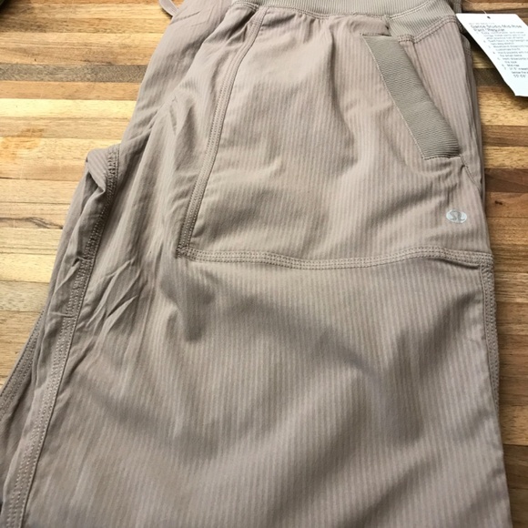 LULULEMON dance studio Mid-Rise pant - NWT - Picture 3 of 5